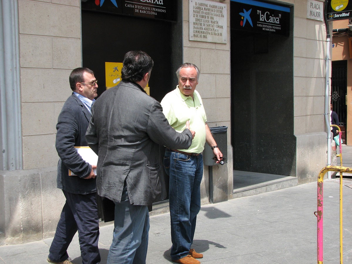 Joan Puigcercós saluda Joan Carretero a Manresa en el període congressual d'ERC/Montse Ayala-ACN
