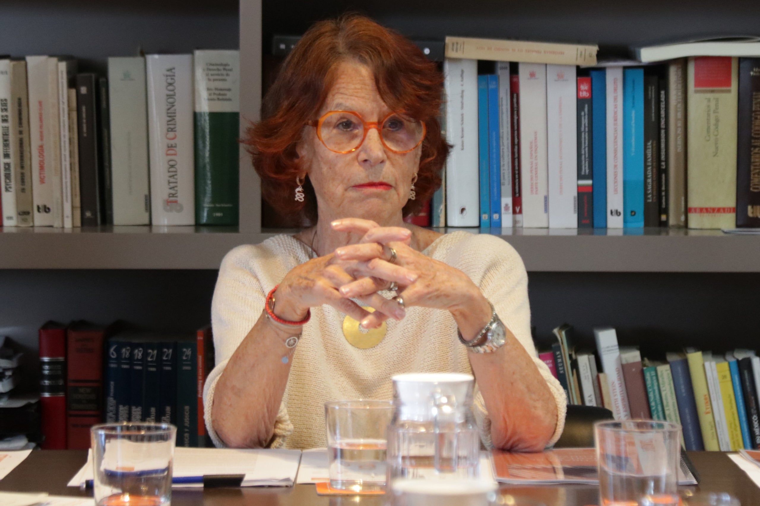 La síndica de greuges, Esther Giménez-Salinas, presenta l'informe 'La retirada de l'amiant a Catalunya' | María Belmez / Norma Vidal / Pau Costa (ACN)