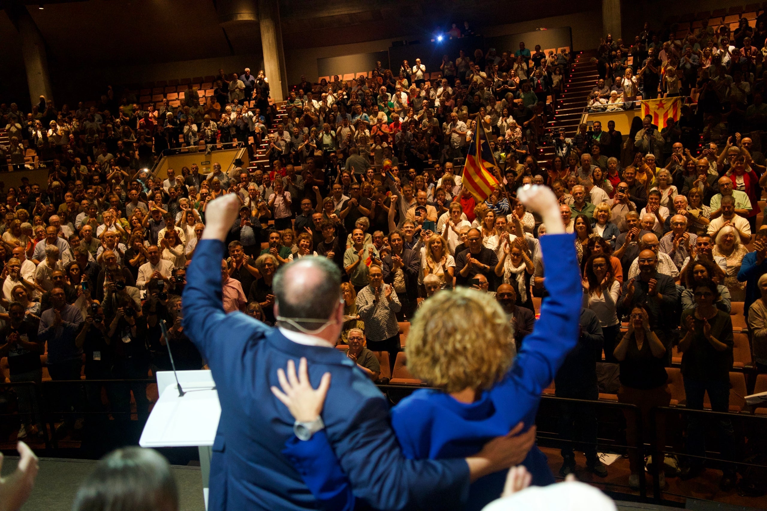 Junqueras i Alamany saluden als participants de Militància Decidim/Mireia Comas