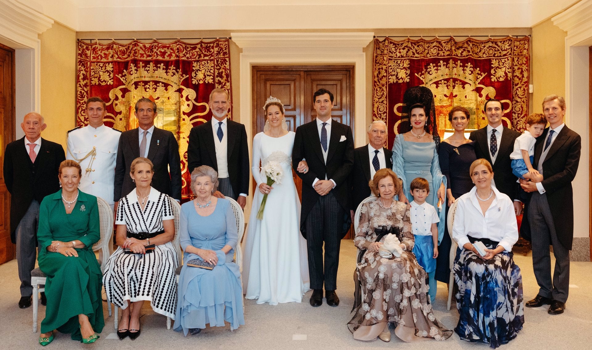 Felip, con Cristina y Elena en una foto sorprendente - Europa Press