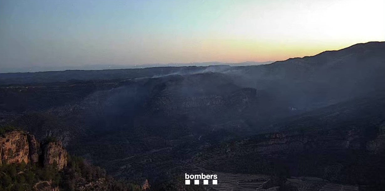 Imatge de l'incendi de Cabacés aquest matí / Bombers