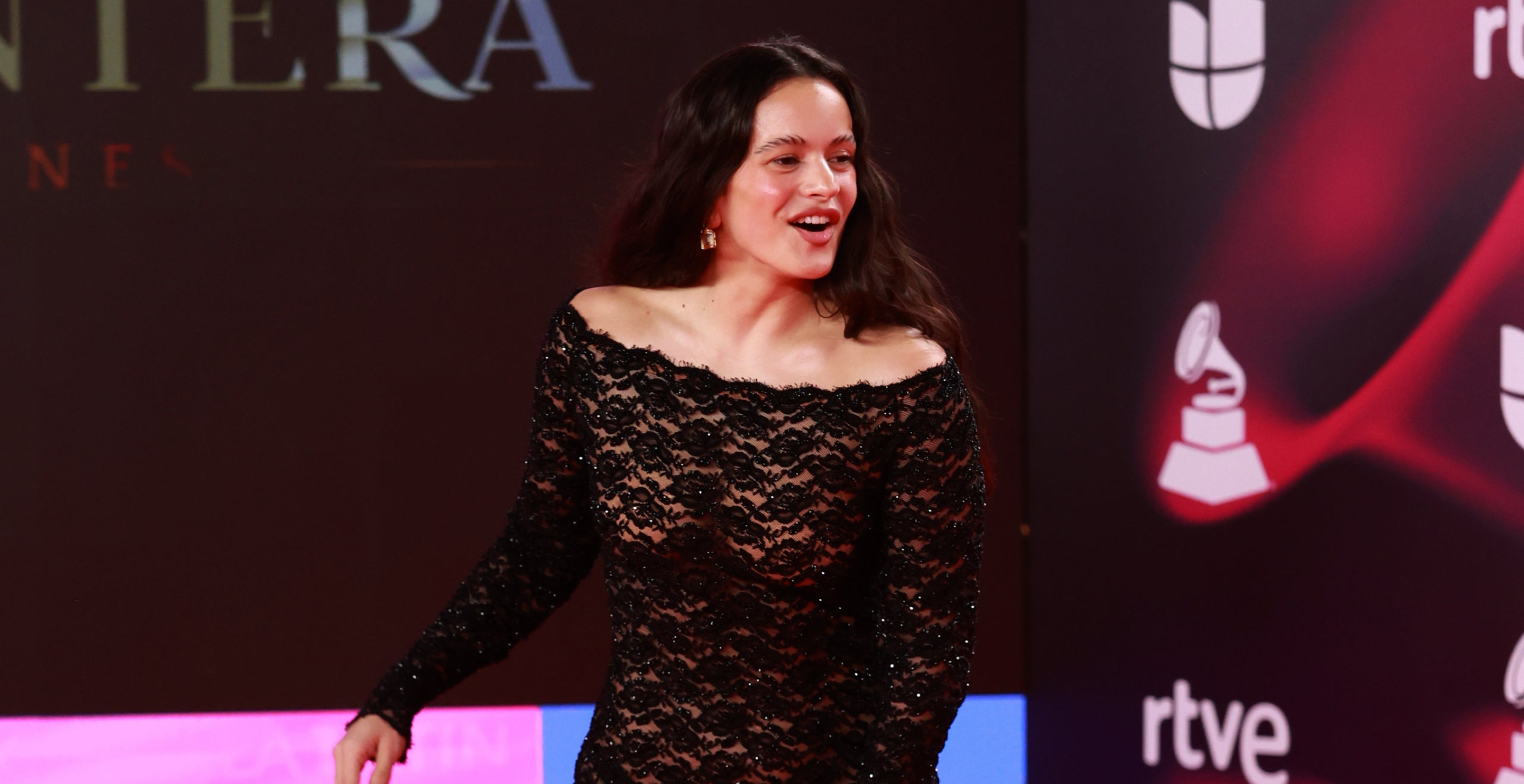 Publiquen fotos impactants de la festa de Rosalía a París - Europa Press