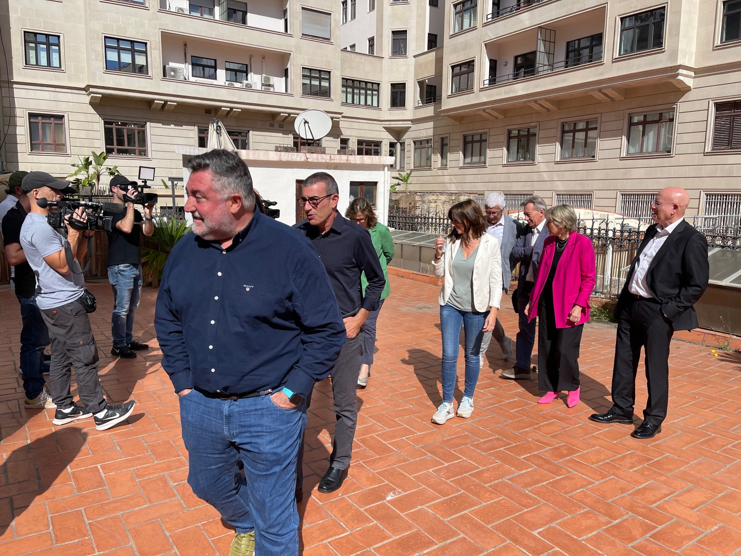 Joan Puigcercós i Xavier Godàs, després de fer-se la foto de família en la presentació de suports del NEN/Quico Sallés