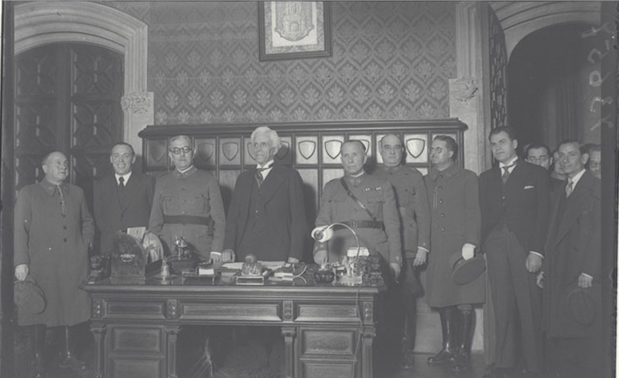 Manuel Portela Valladares en l'acte de prendre possessió del càrrec de governador general de Catalunya i president en funcions de la Generalitat de Catalunya.1935. Autoria: Brangulí (Fotògrafs). Fons ANC1-42 Brangulí (Fotògrafs). Arxiu Nacional de Catalunya. ANC1-42-N-21722. 