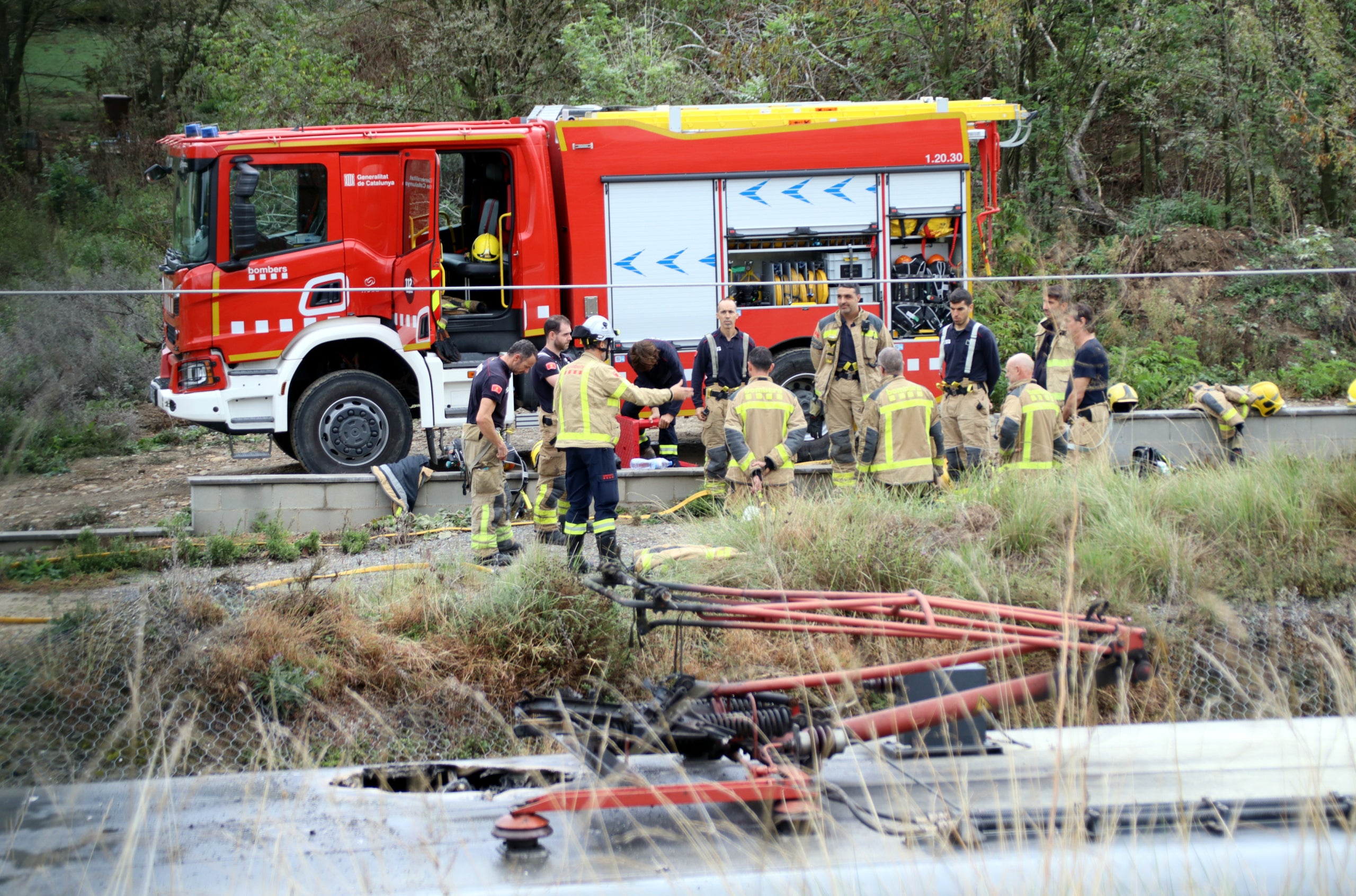 El tren de la línia R3 de Rodalies incendiat aquest dimarts / Laura Busquets (ACN)
