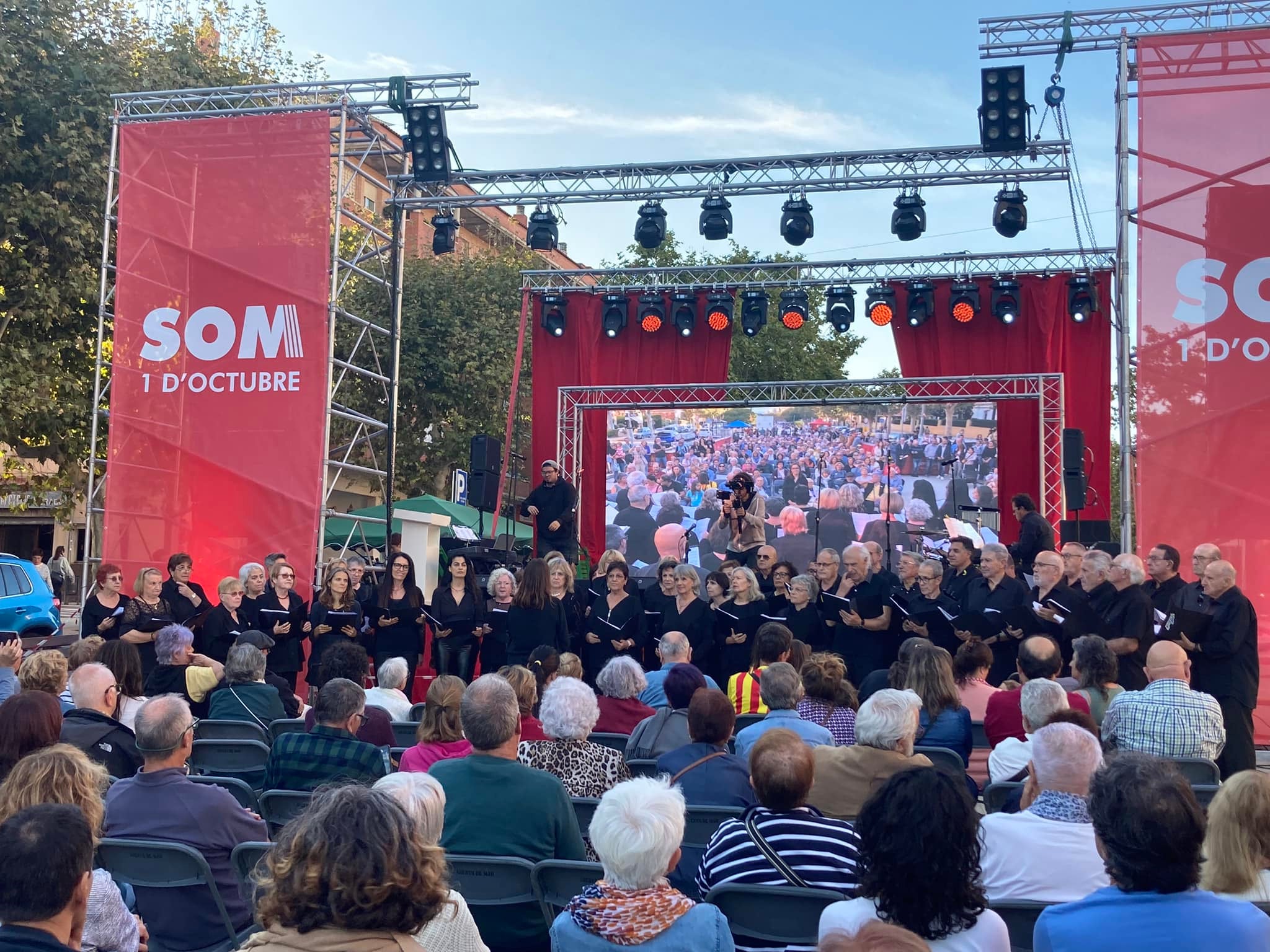 Un dels escenaris de la festa independentista a Atenys de Mar / Som 1 d'octubre
