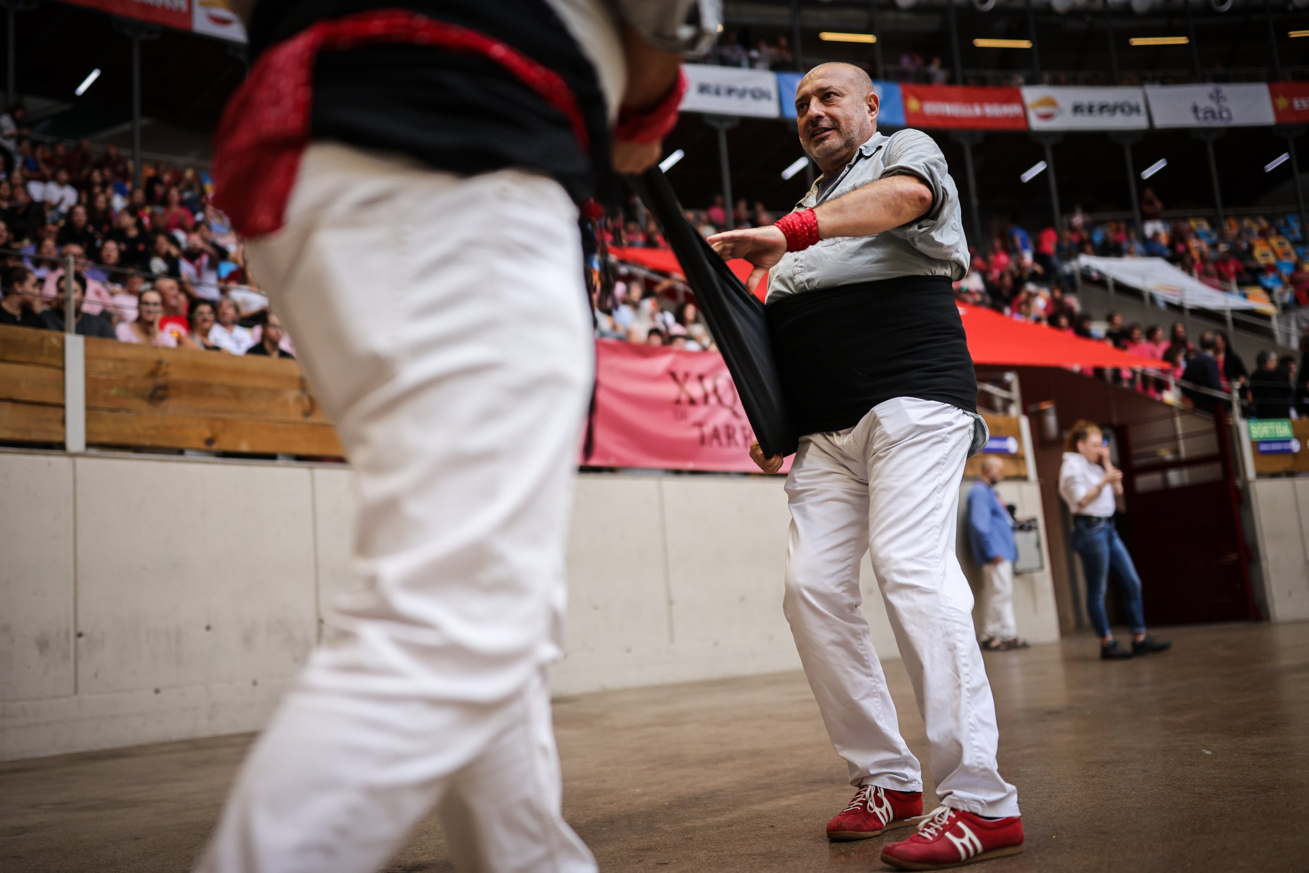 Dos castelleros en los momentos iniciales del Concurso de Castells / ACN