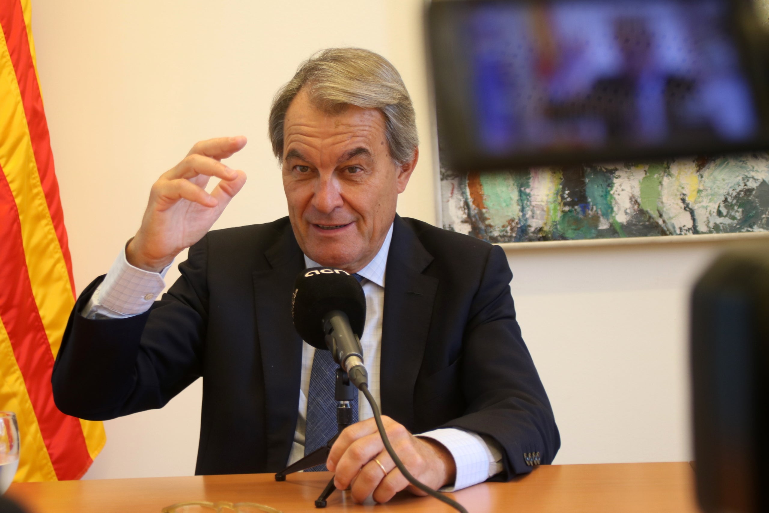 El expresidente de la Generalitat, Artur Mas, ante los micrófonos del ACN / ACN