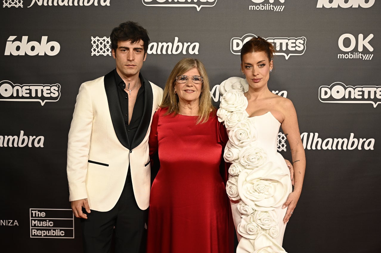 Anna Pascual, al photocall amb Dulceida i Alex Domenech - Europa Press