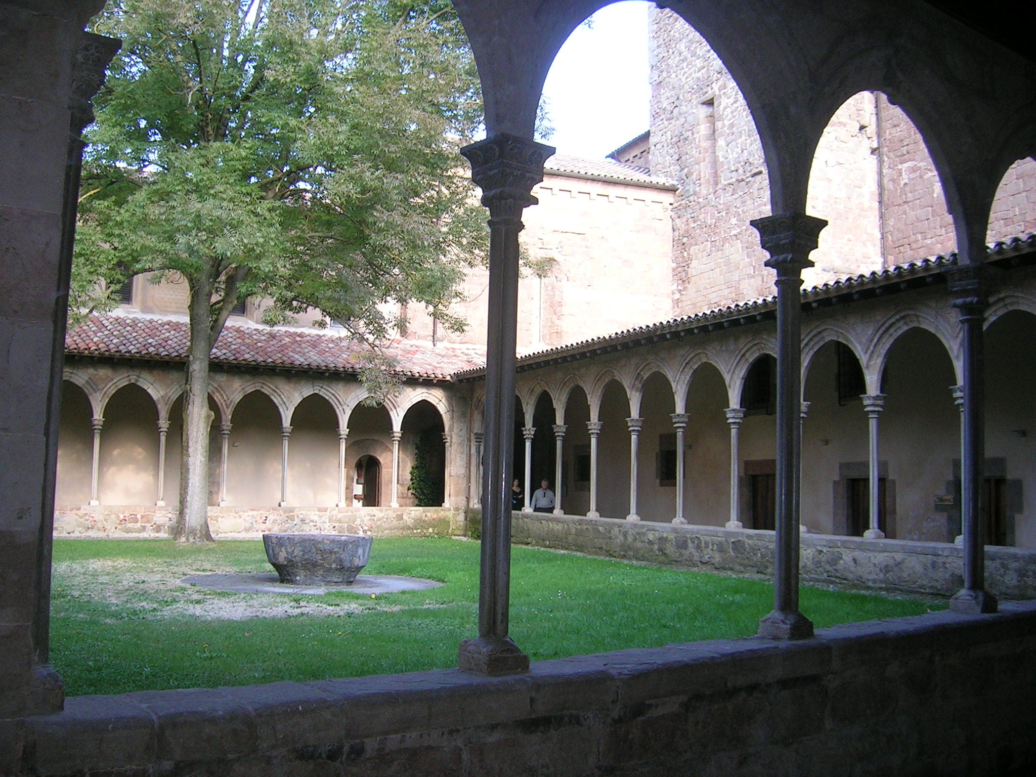 Imagen del claustro del monasterio de Sant Joan de les Abadesses / Credit Commons