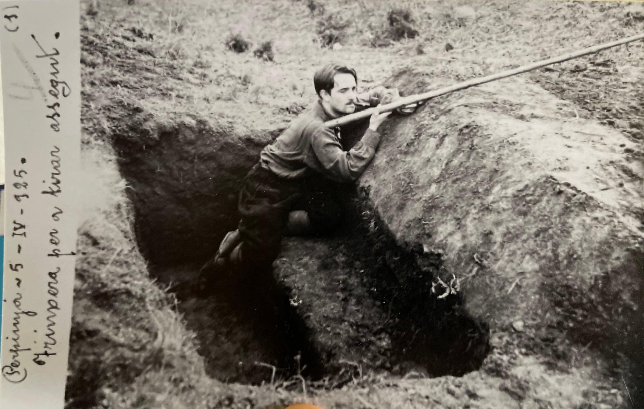 Un voluntario de Macià se entrena en una trinchera para asaltar Cataluña/Archivo Casa Macià