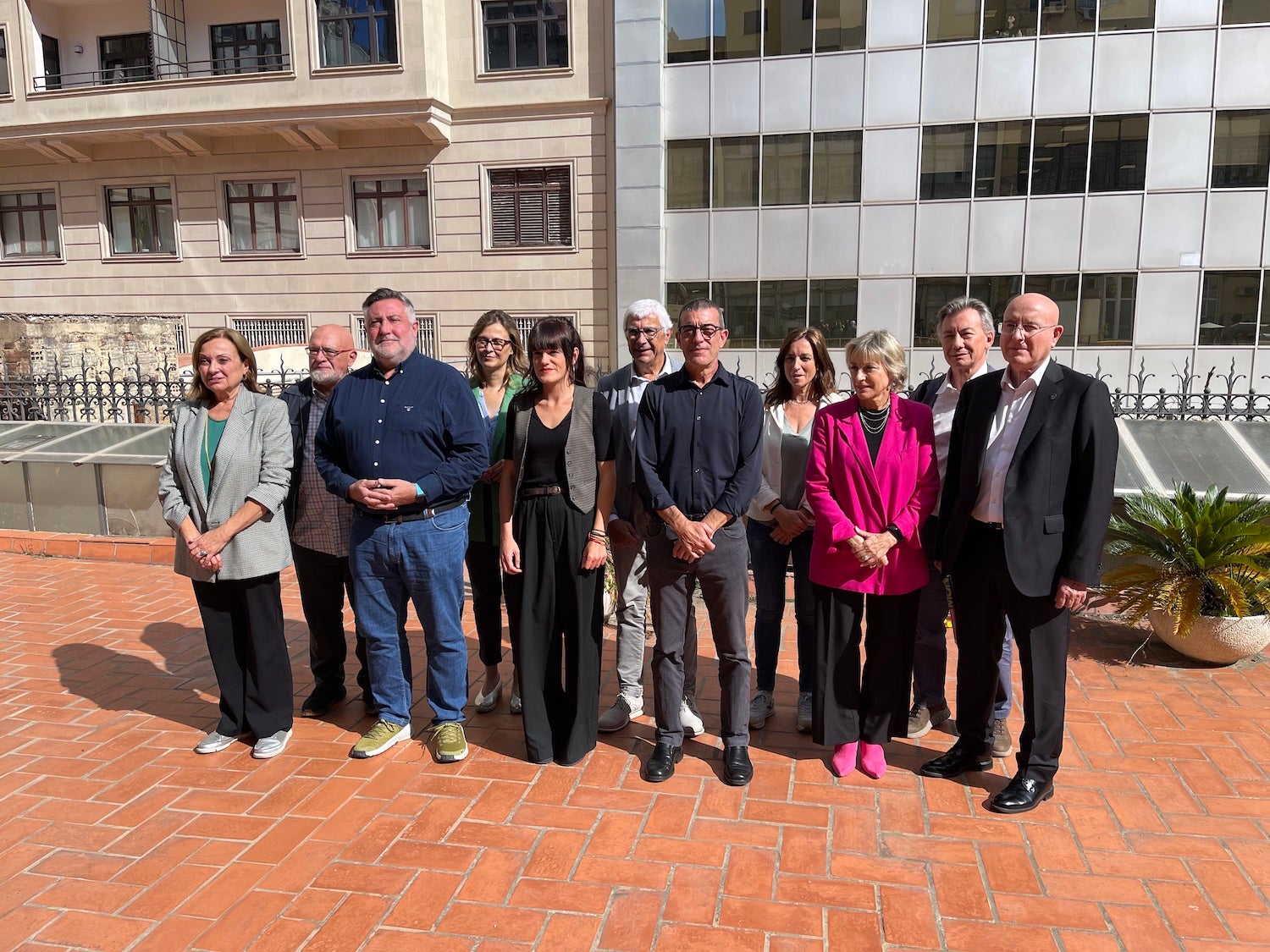 Foto de família dels històrics militants d'ERC que fan costat a NEN/Quico Sallés