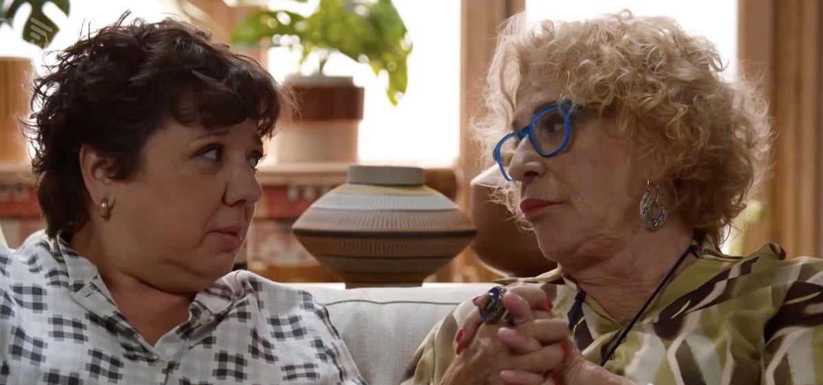 La Gina (Meritxell Huertas) i la tieta Matilde (Mercè Comas) a 'Com si fos ahir' / TV3