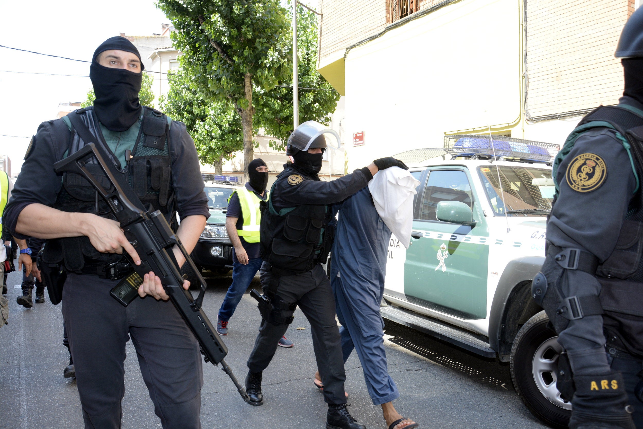 Agents de la Guàrdia Civil detenen un presumpte jihadista a Lleida/ACN