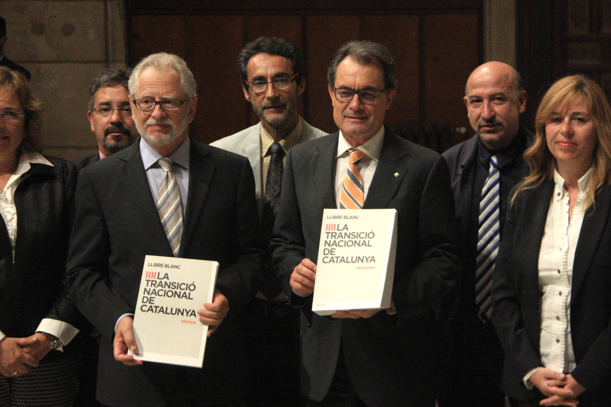 Artur Mas i Carles Viver Pi i Sunyer, presentant els informes de la transició nacional/ACN
