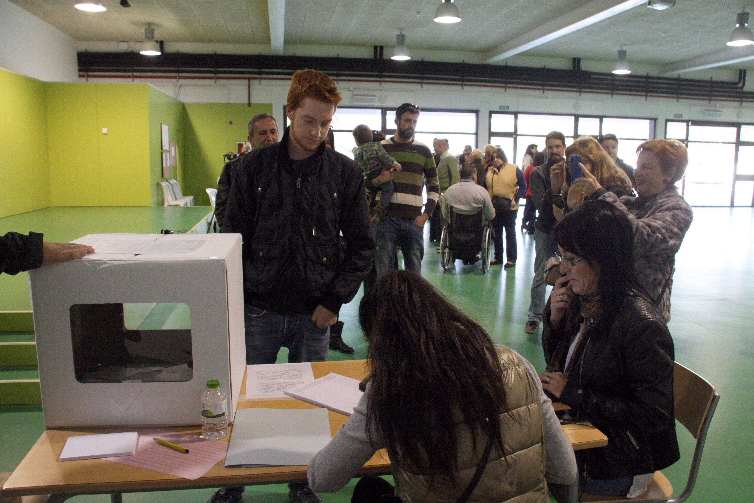 Una de les urnes obertes del 9-N/Maria Mar-ACN