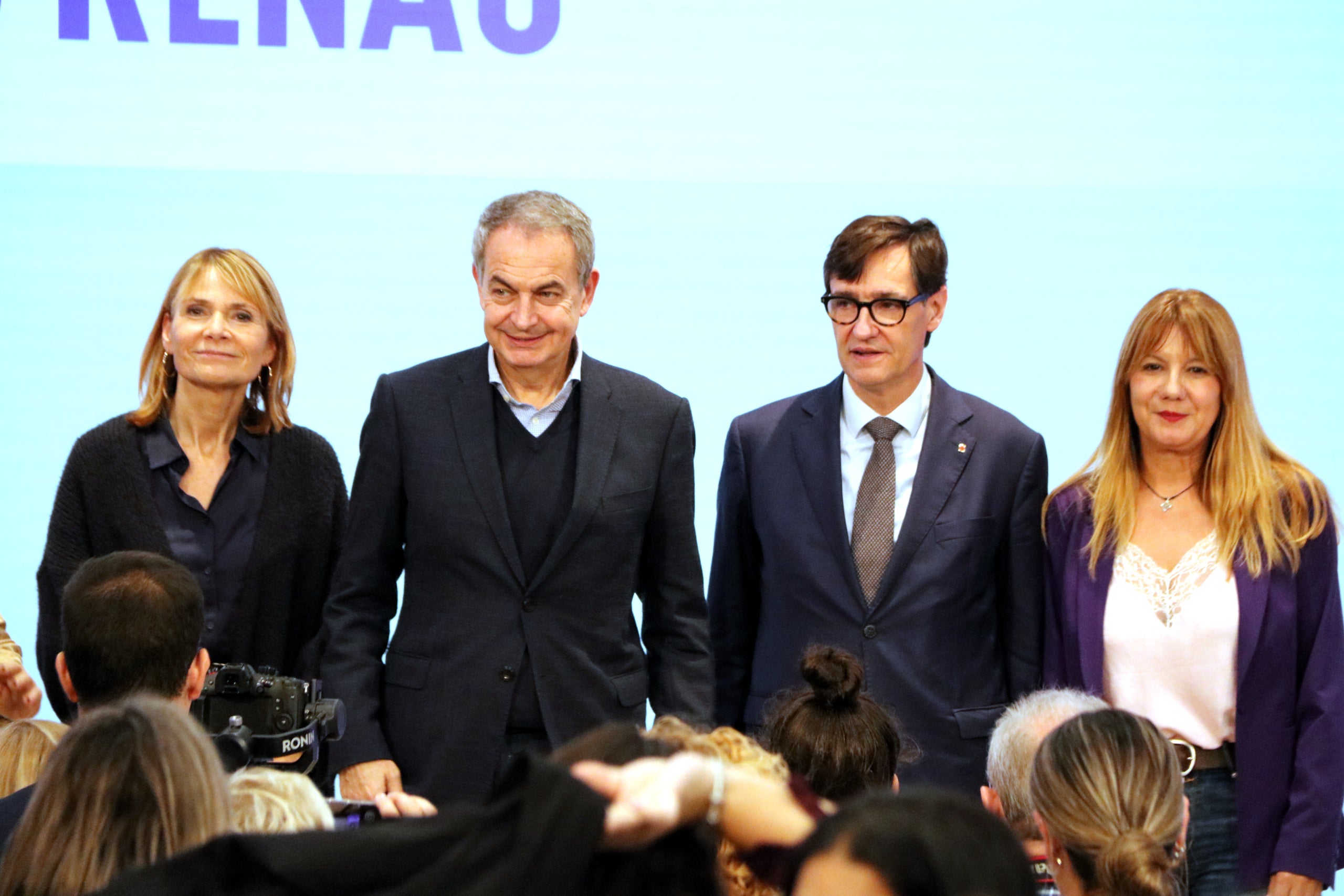 Lluïsa Moret, José Luis Rodríguez Zapatero i Salvador Illa a l'Escola Feminista Dolors Renau del PSC. | Jordi Bataller (ACN)