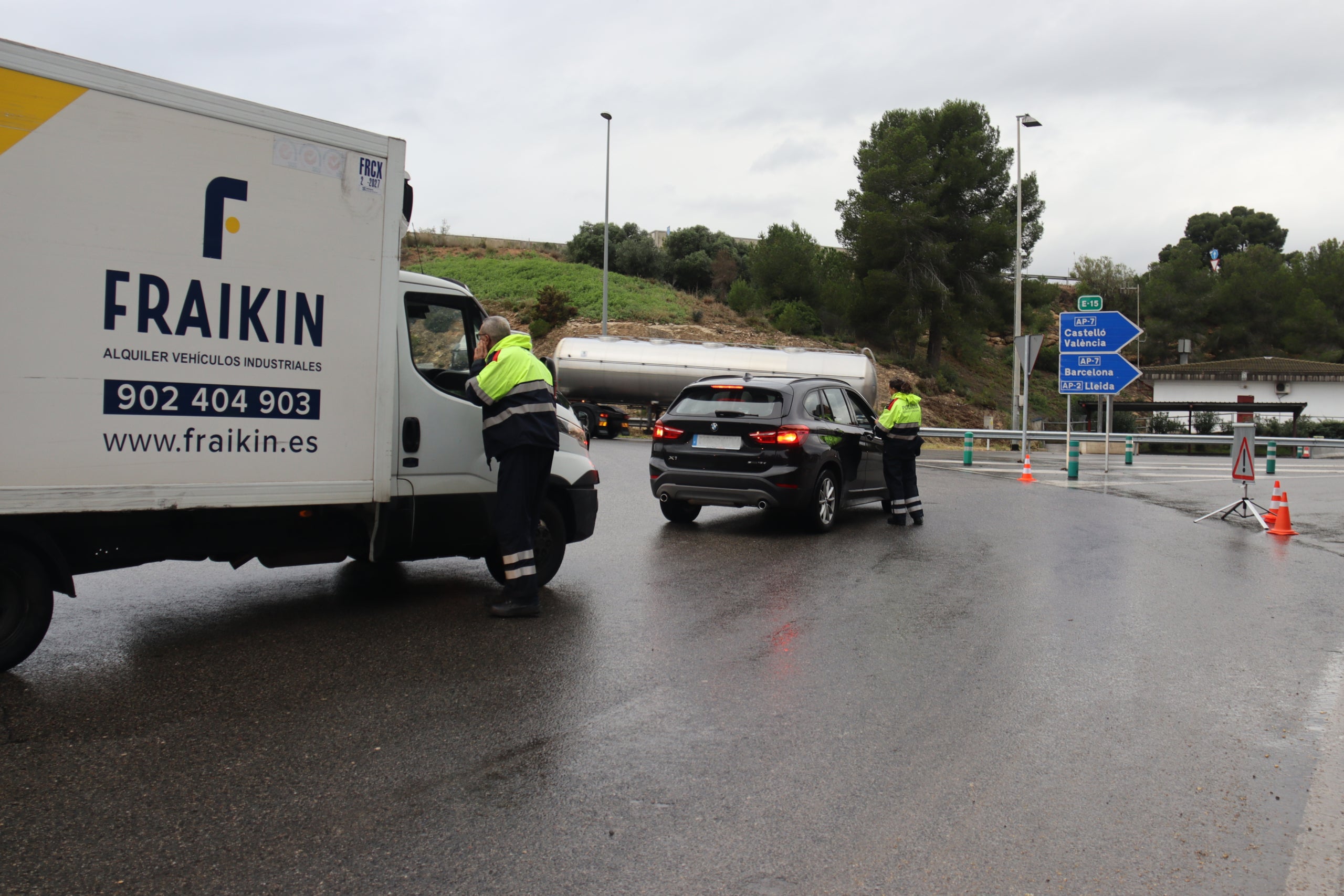 Un control dels Mossos a Tarragona durant el temporal / ACN-Neus Bertola