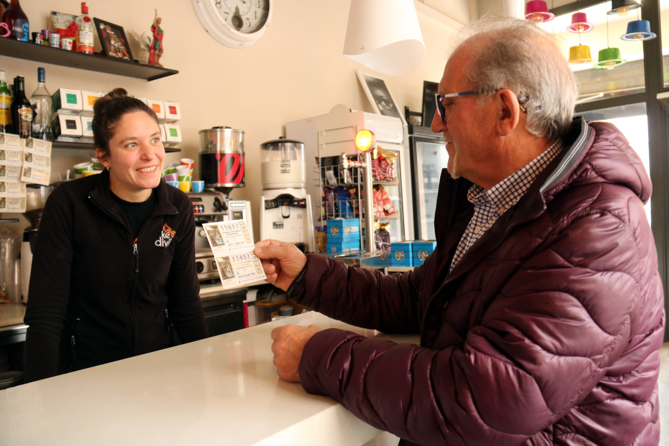 Un vecino de Sant Guim de Freixenet compra el número 11457 en un bar de Calaf (Anoia) / ACN 