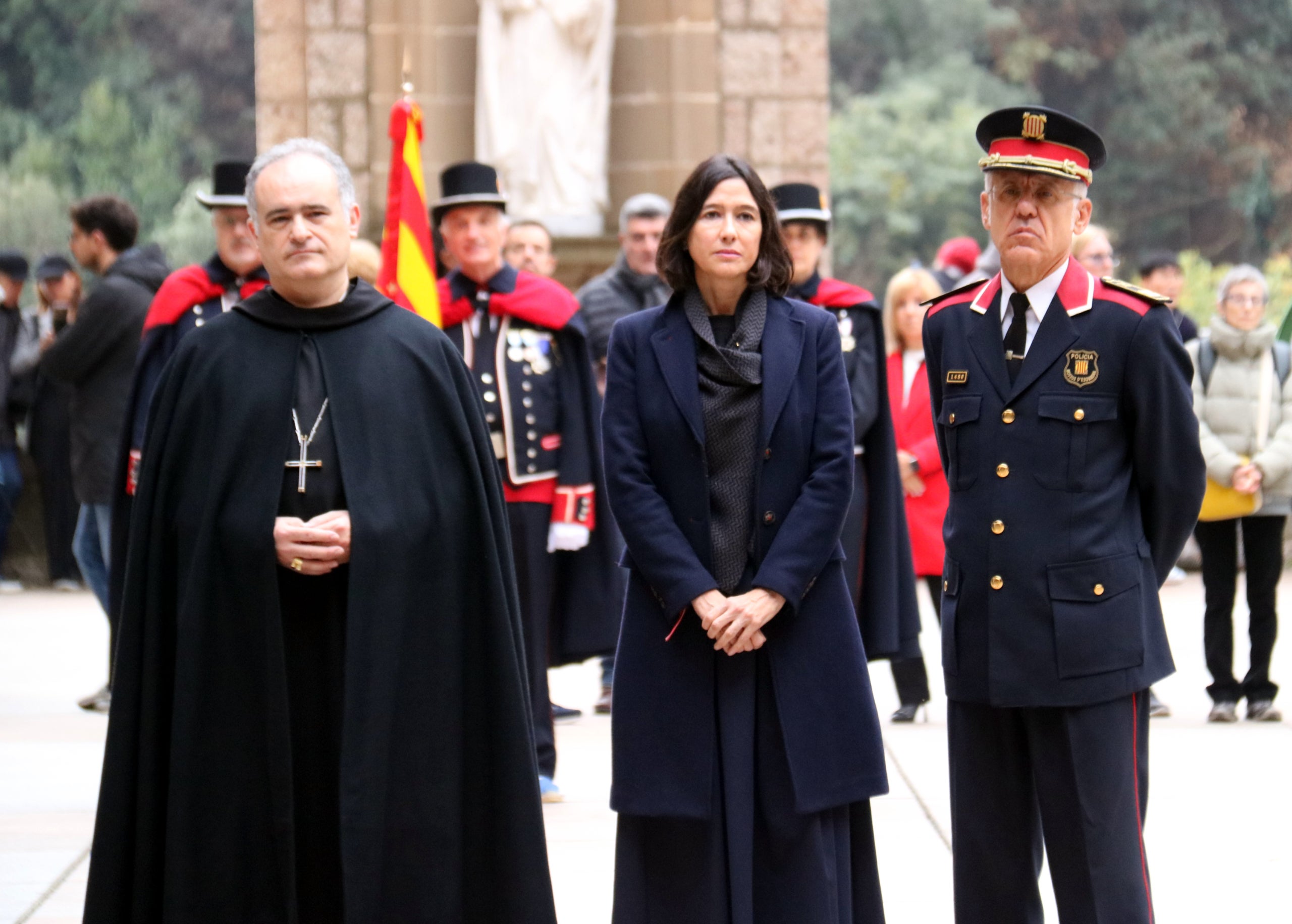 Núria Parlon amb el pare abat de Montserrat i el cap de la policia autonòmica, Miquel Esquius/Mia Queralt/ACN