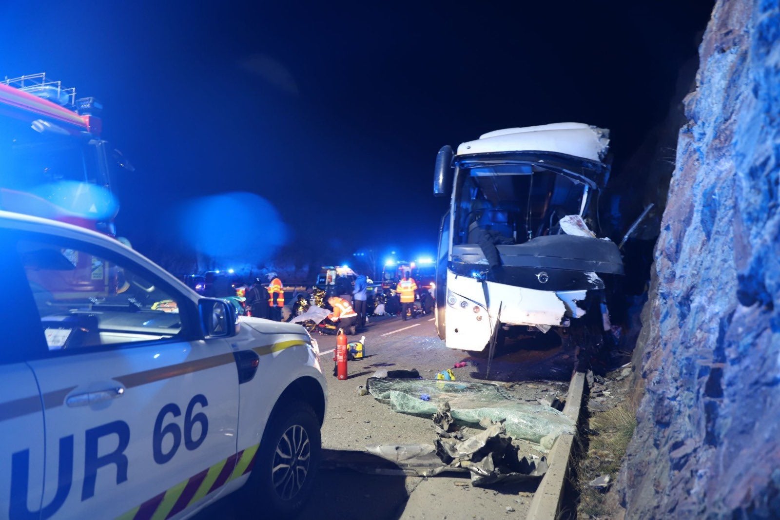 Imatge de l'autobús accidentat a la Catalunya del Nord / Anthony CIRERA - SDIS66