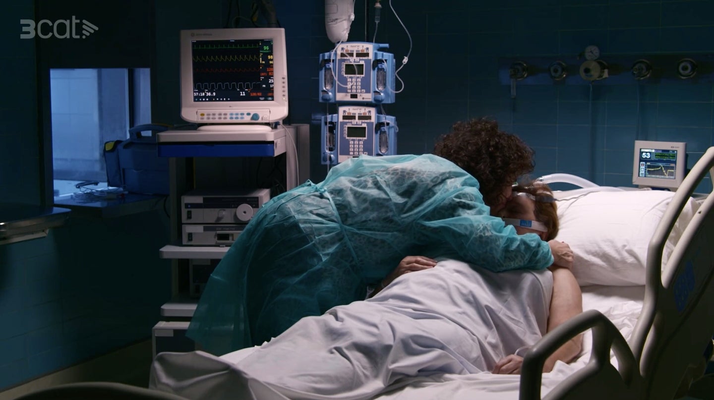 La Noe visita a la Mari Carmen que s'ha despertat del coma | 3cat