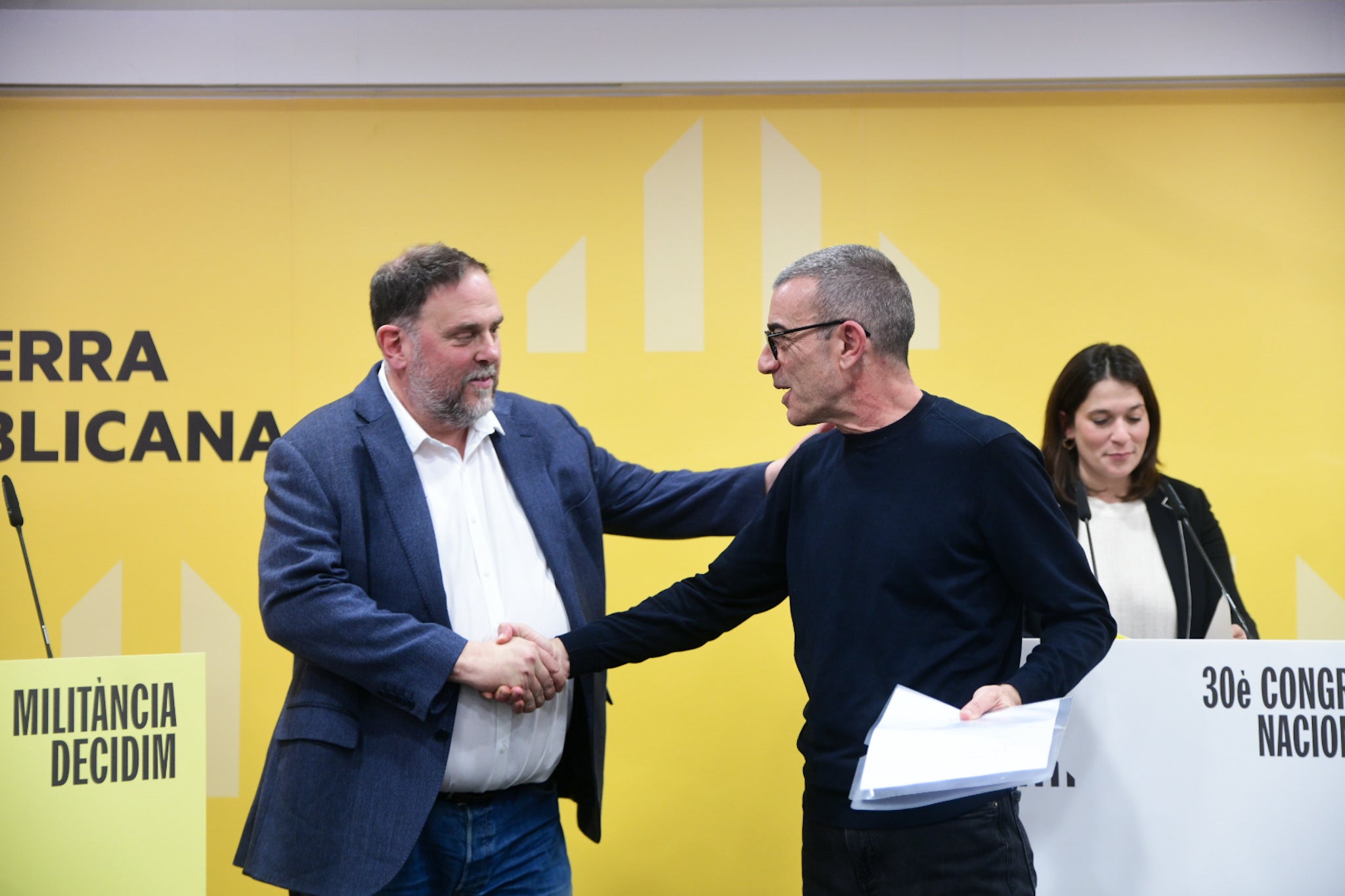 Oriol Junqueras i Xavier Godàs, es donen la mà després del cara a cara a Calàbria / ERC