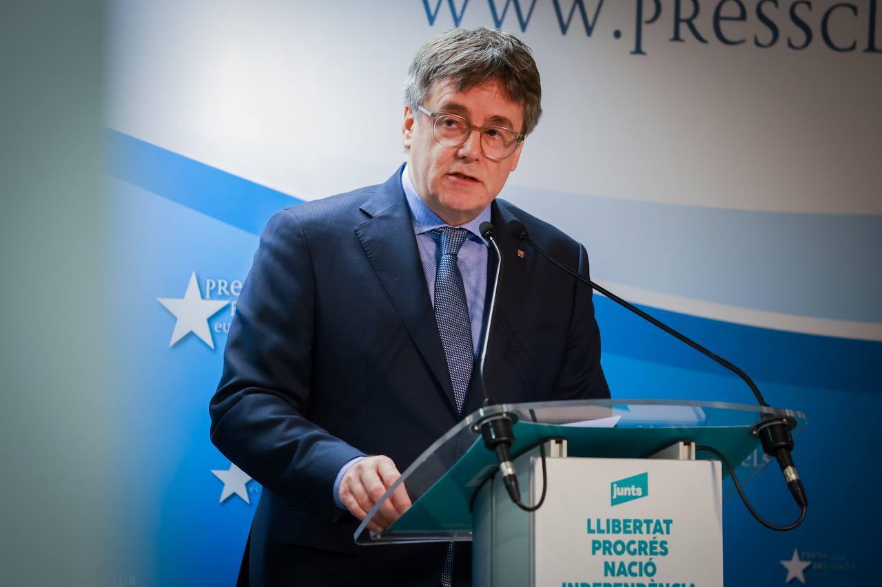 El president català a l'exili, Carles Puigdemont, en una roda de premsa a Brussel·les / Junts