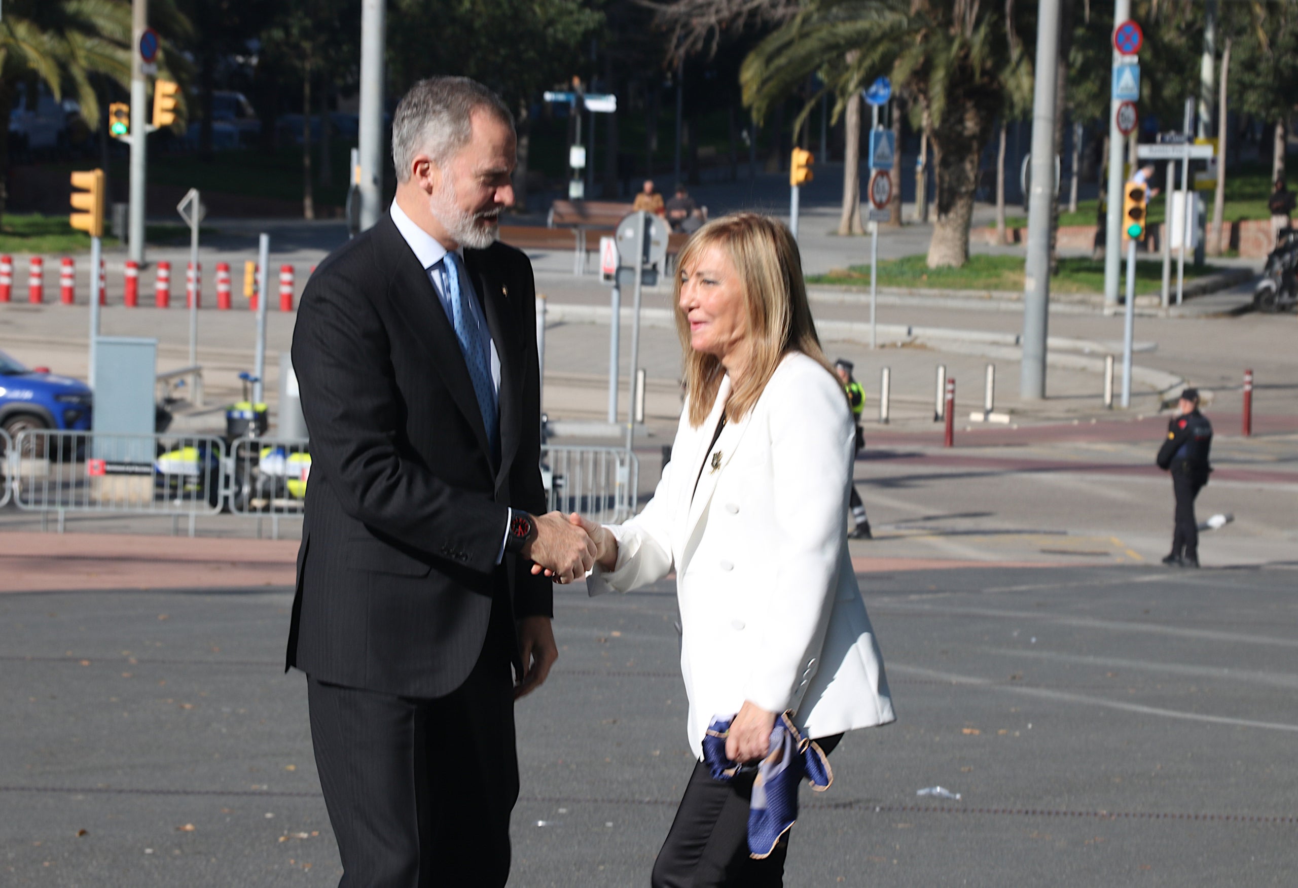 Felip de Borbó saluda la presidenta del Tribunal Suprem i del Consell General del Poder Judicial, Isabel Perelló, en l'acte de lliurament de despatxos als nous jutges/Norma Vidal