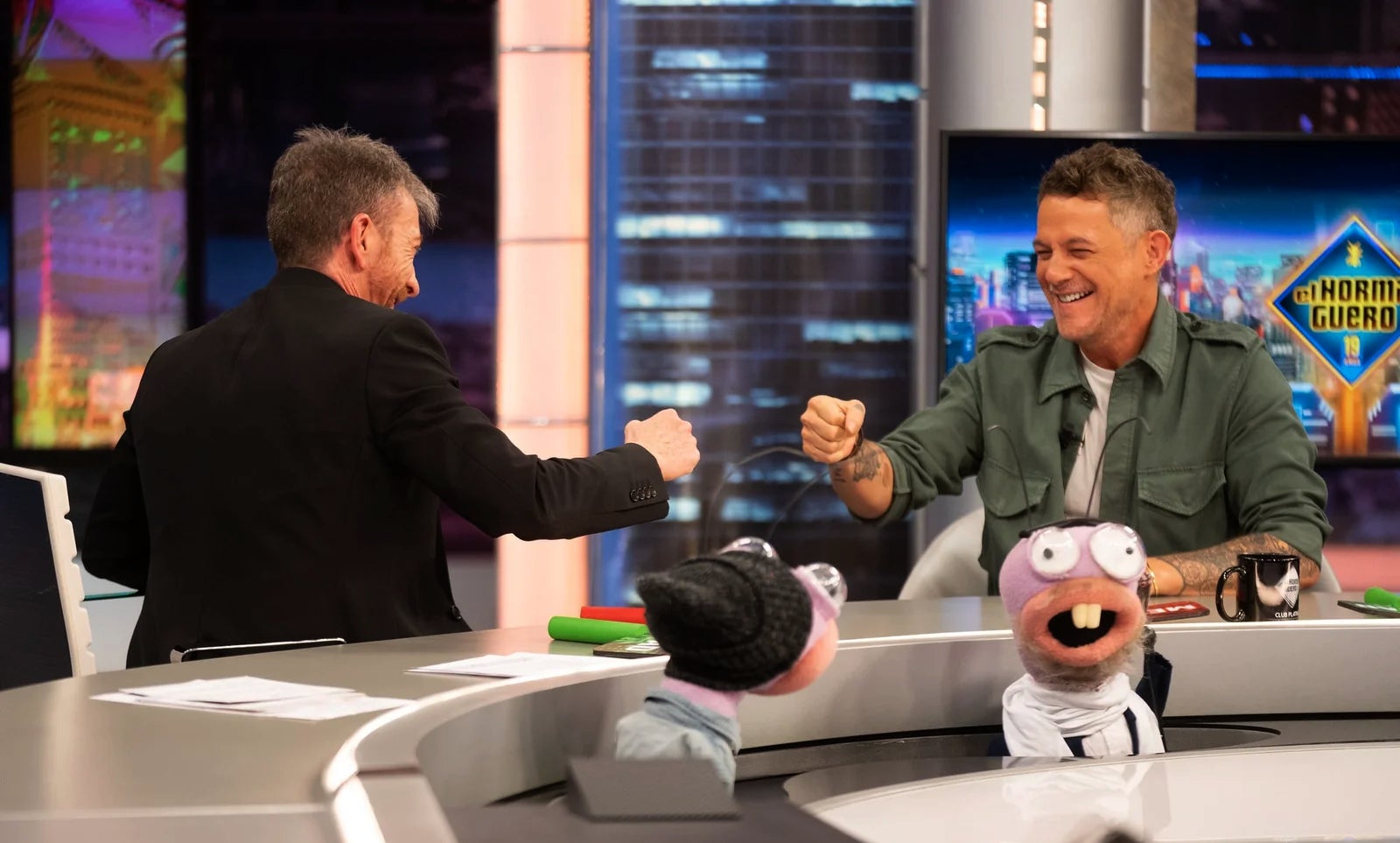 Alejandro Sanz intenta posar pau entre David Broncano i Pablo Motos - Antena 3