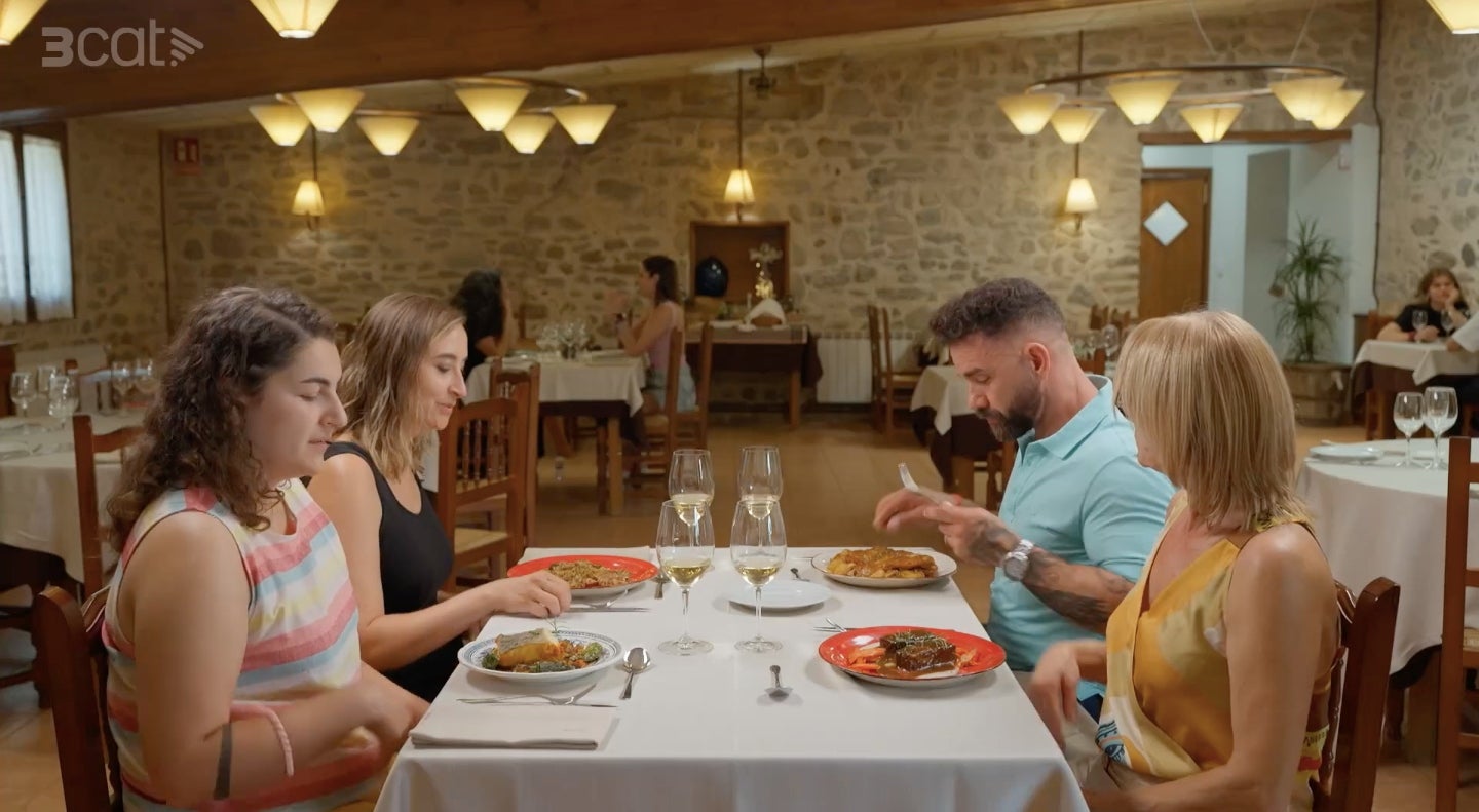 El restaurant Masia d'Abadal a Joc de cartes _ 3Cat