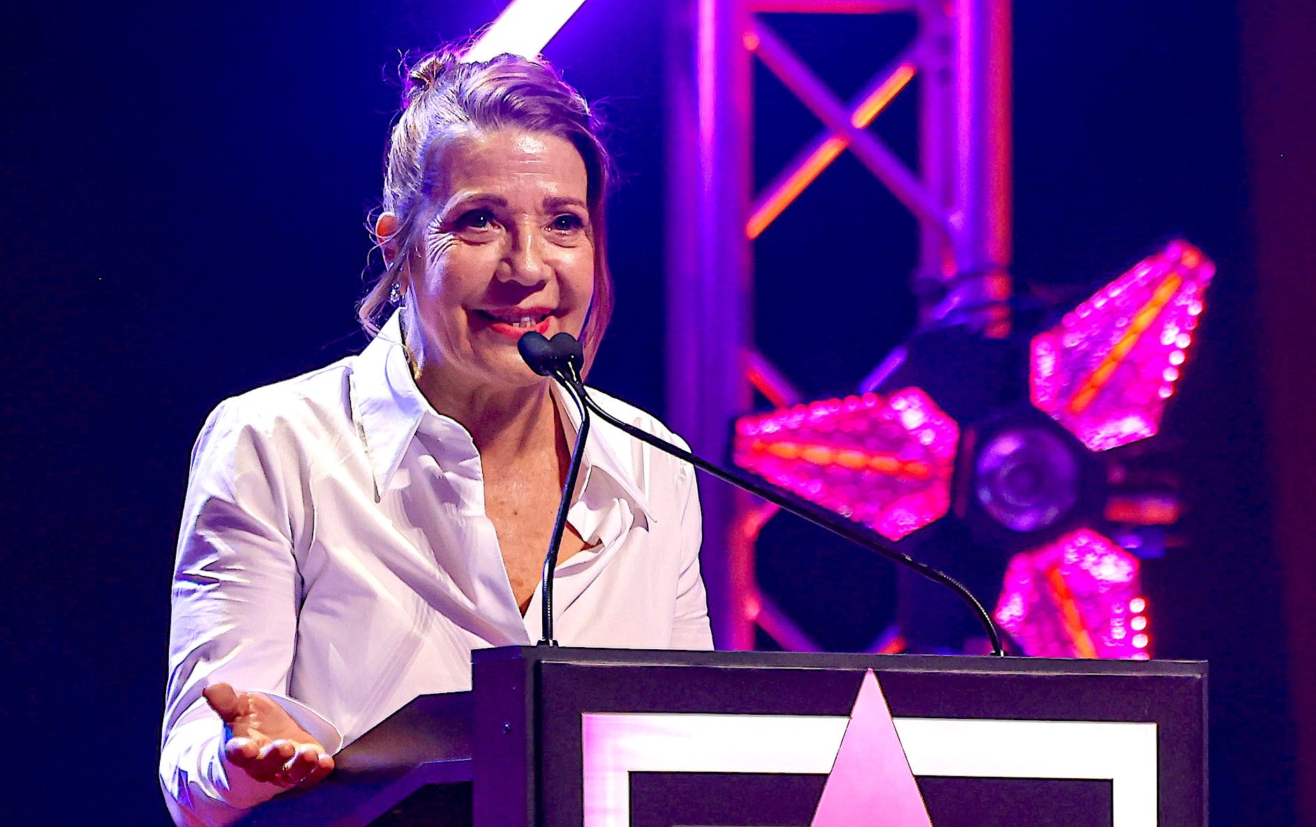 L'actriu Emma Vilarasau, recollint el seu premi a la millor interpretació femenina per 'Casa en flames', a la gala des Premis Gaudí / ACN
