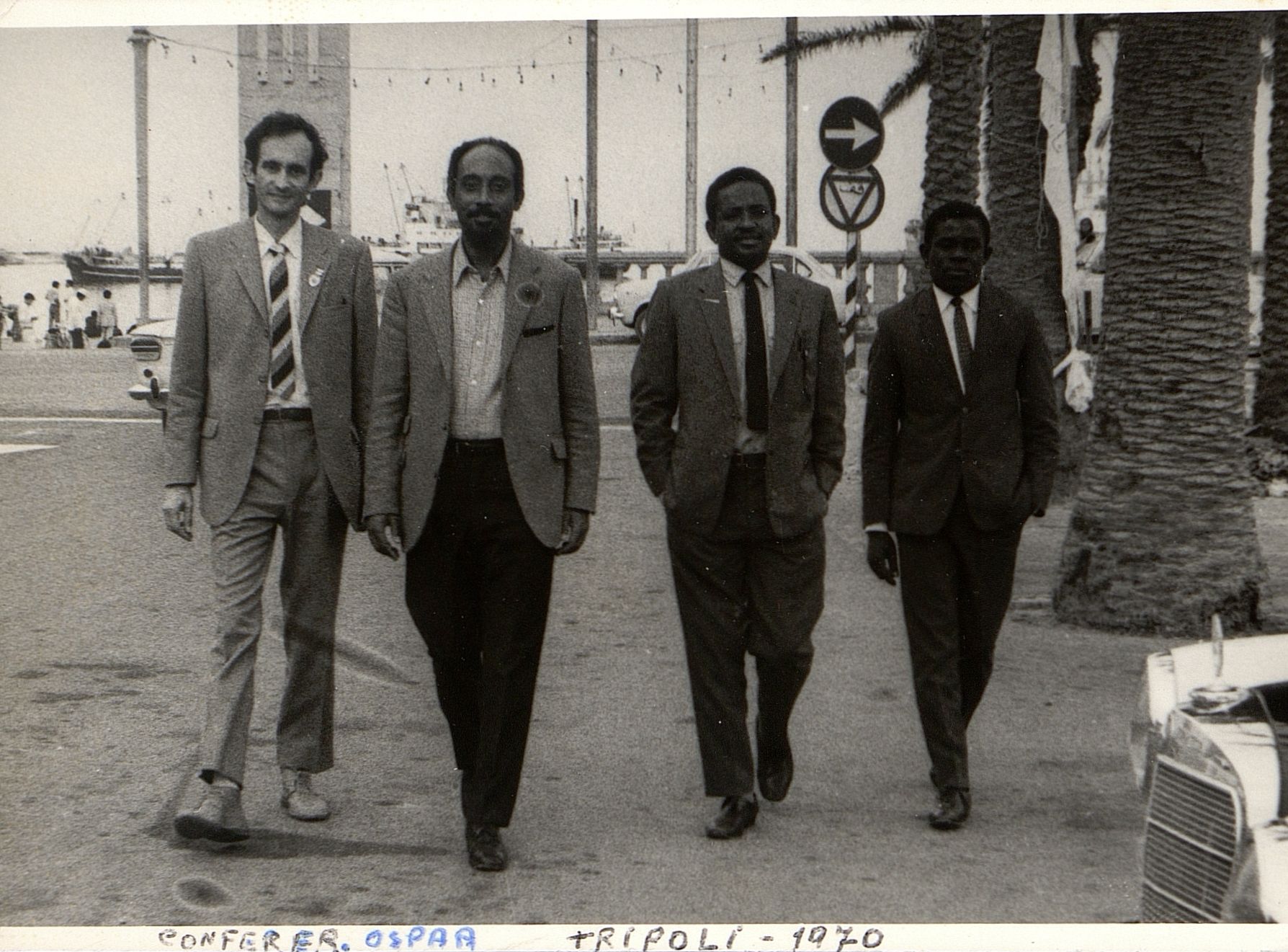 Antonio Cubillo, a l'esquerra de la imatge, en una trobada de l'Organització d'Estats Africans/Arxiu antonio Cubillo
