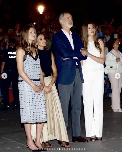 La infanta, agafada al pare en un altre acte - Instagram