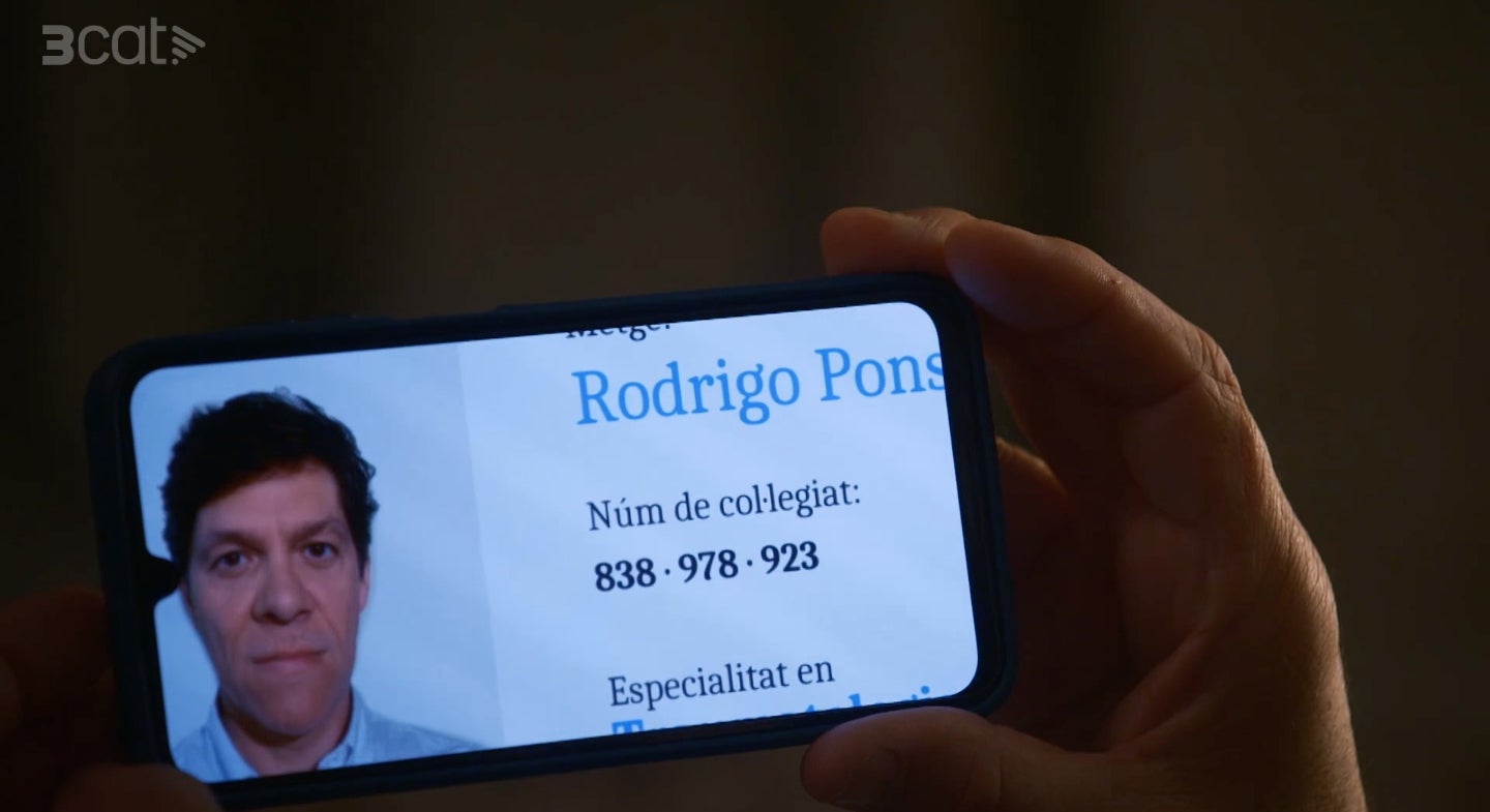 L'Eva li envia a l'Andreu el número de col·legiat del Rodri | 3Cat