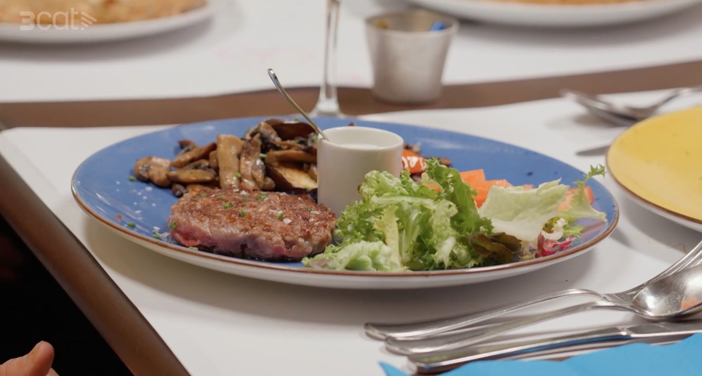 L'hamburguesa de la Creperie ha agradat molt a les restauradores _ 3Cat