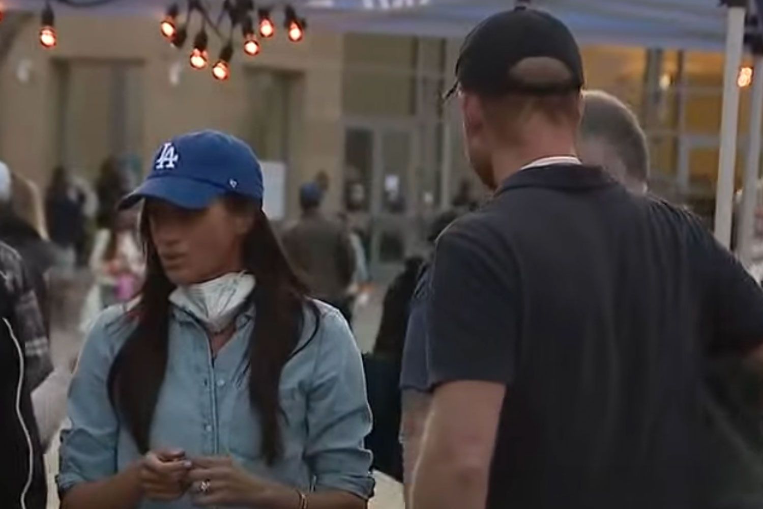 Meghan Markle i Harry d'Anglaterra ajudant a la World Central Kitchen del xef José Andrés | FOX TV