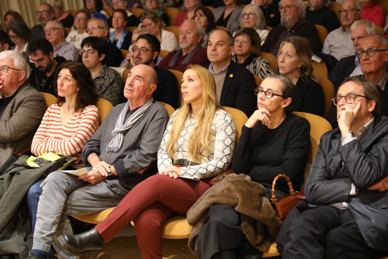 Lluís Llach i altres membres de l'executiva de l'ANC, durant l'acte polític de l'entitat a l'Ateneu Barcelonès / ACN