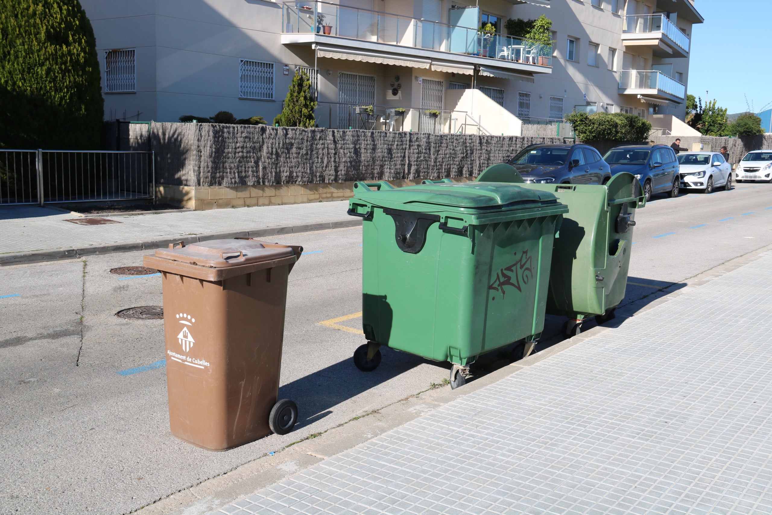 El contenidor on es va trobar el nadó mort de manera violenta a Cubelles / Àlex Recolons (ACN)