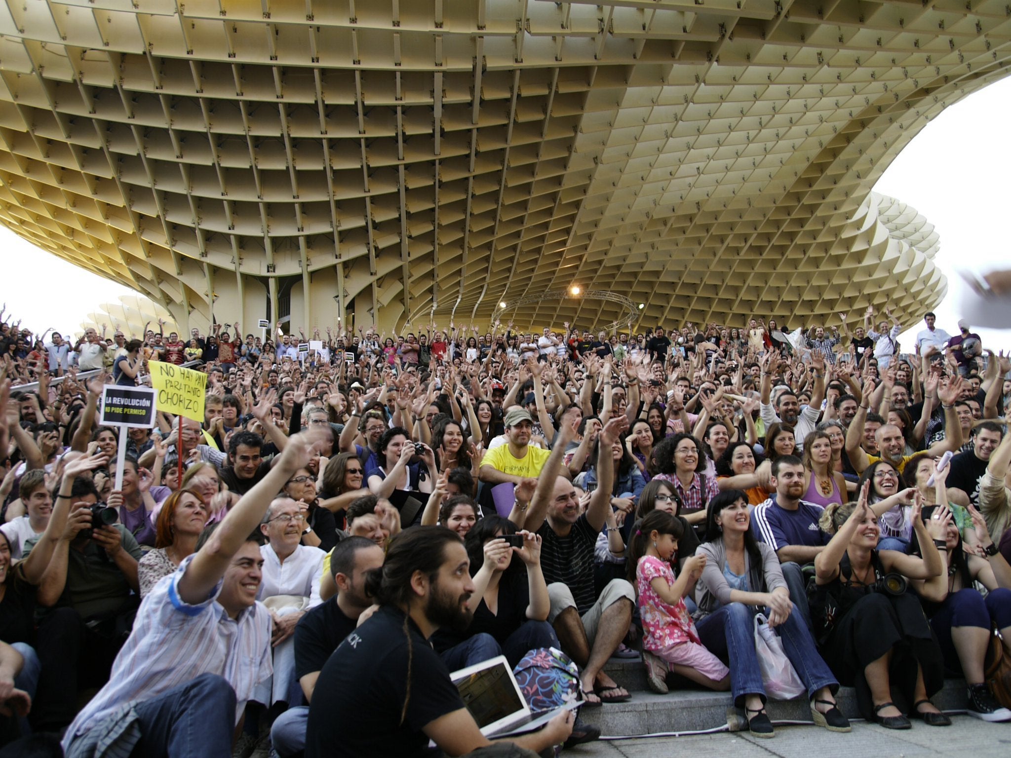 Una imatge de la mítica acampada de l'11M a Sevilla, al parc de les 'Setas'/AcampadaSevilla