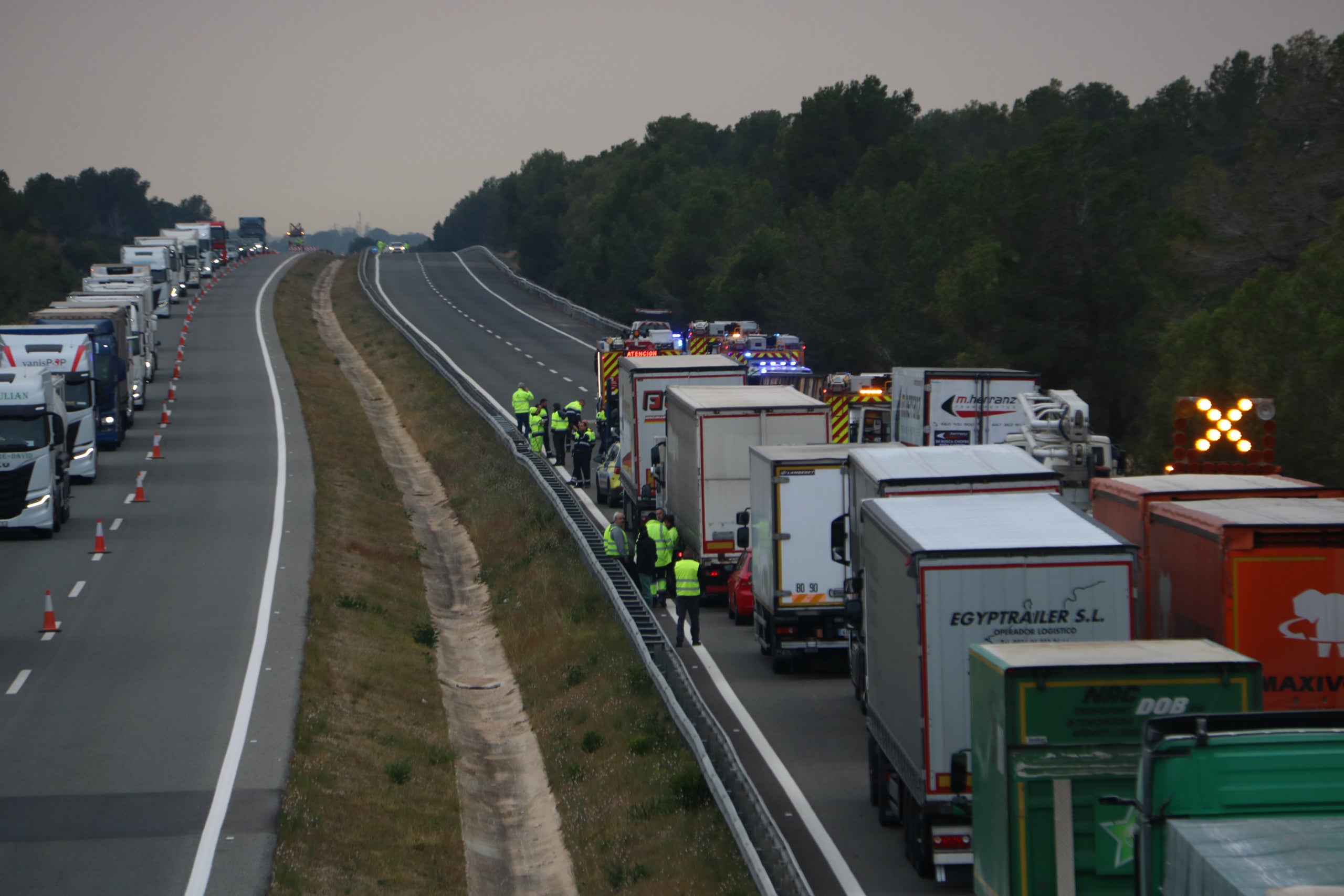 L'accident mortal a l'AP-7 va provocar divendres 16 km de retencions a l'Hospitalet de l'Infant |  Ariadna Escoda (ACN)