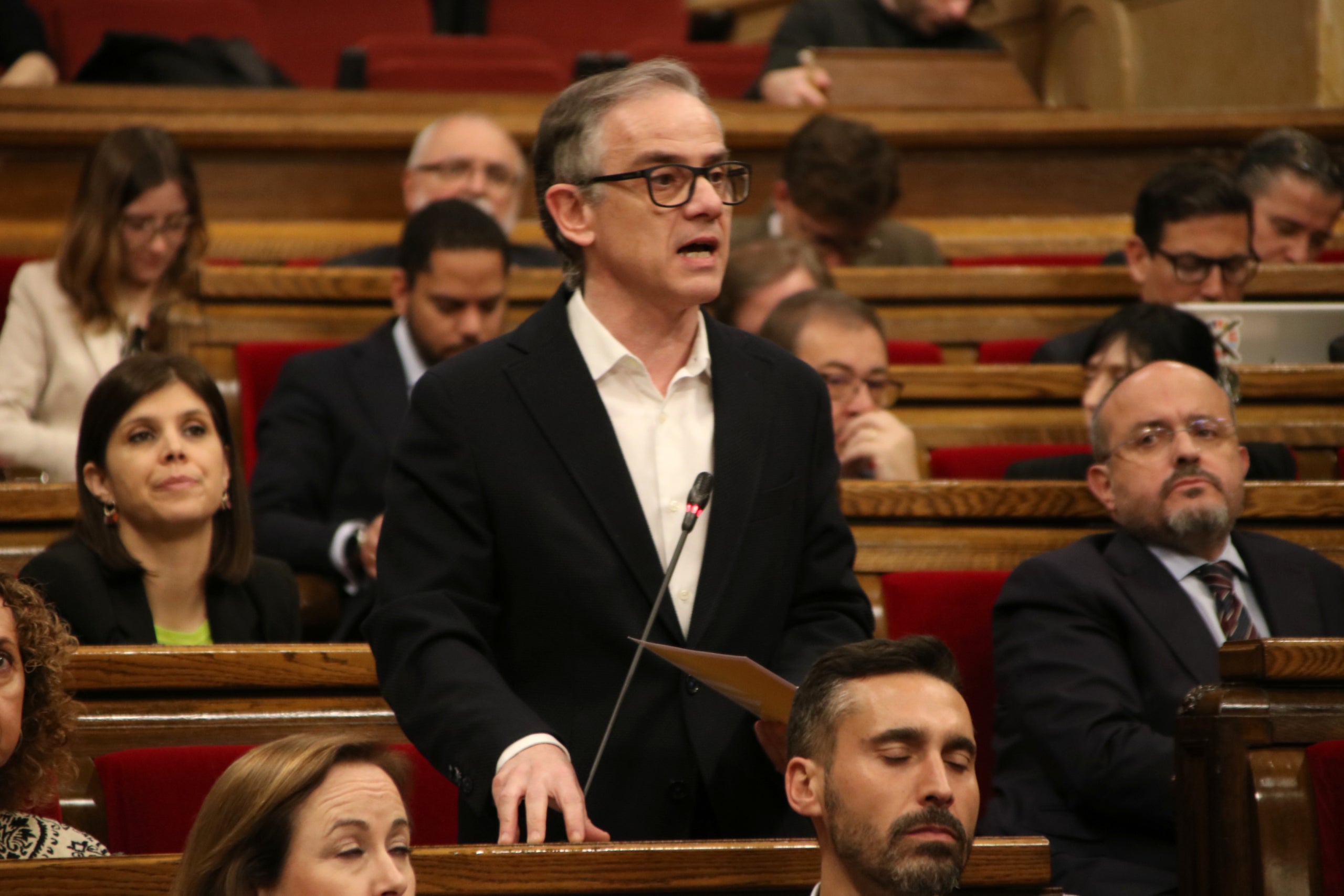 El presidente del grupo de ERC, Josep Maria Jové, interviene en el Parlamento / ACN 
