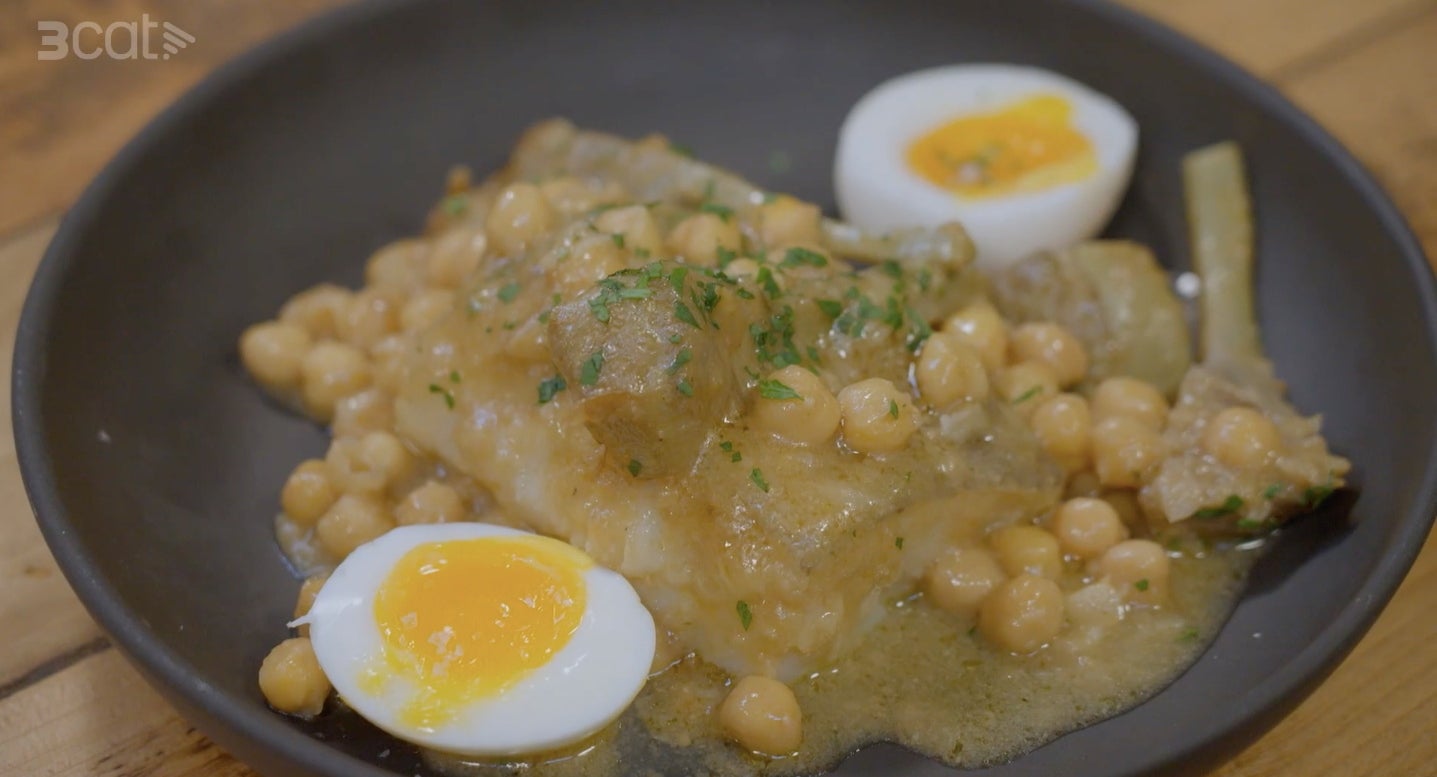 Bacallà amb cigrons, el plat tradicional del local El Tros de la Rambla a Joc de cartes | 3Cat