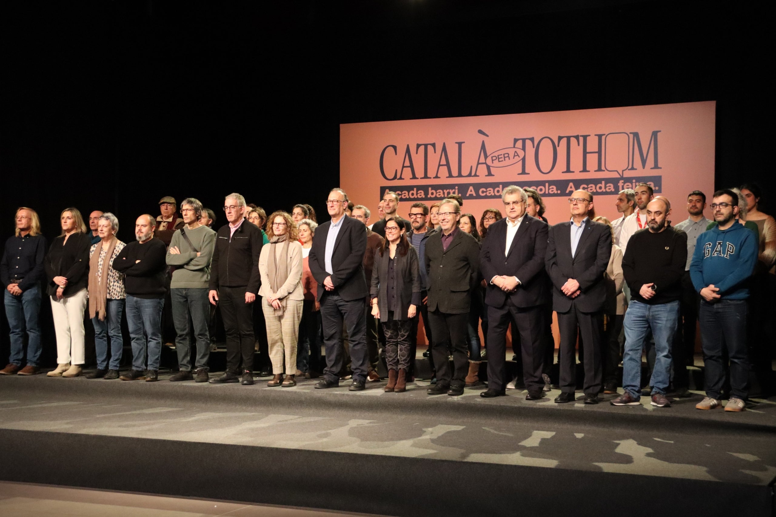 Foto de familia de las 37 entidades que han dado el pistoletazo de salida al movimiento Català per a Tothom / ACN