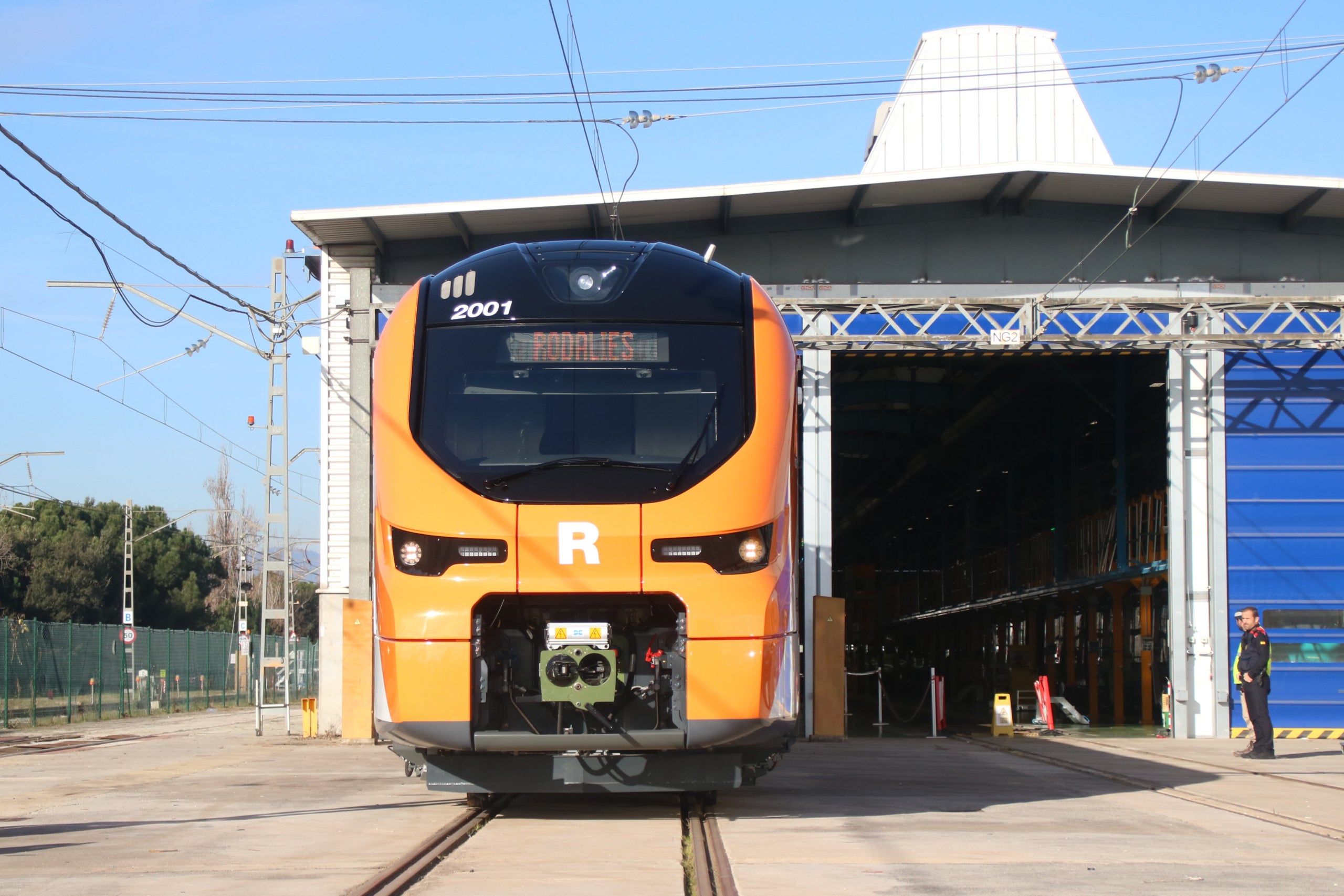 Visió frontal d'un dels nous trens de Rodalies que entraran en circulació el 2026 | Albert Hernàndez (ACN)