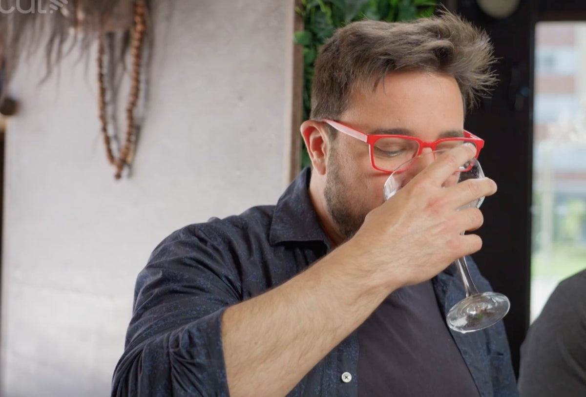 El Xavi s'ha begut el coctel del Marc per culpa d'un pebrot picant | 3Cat