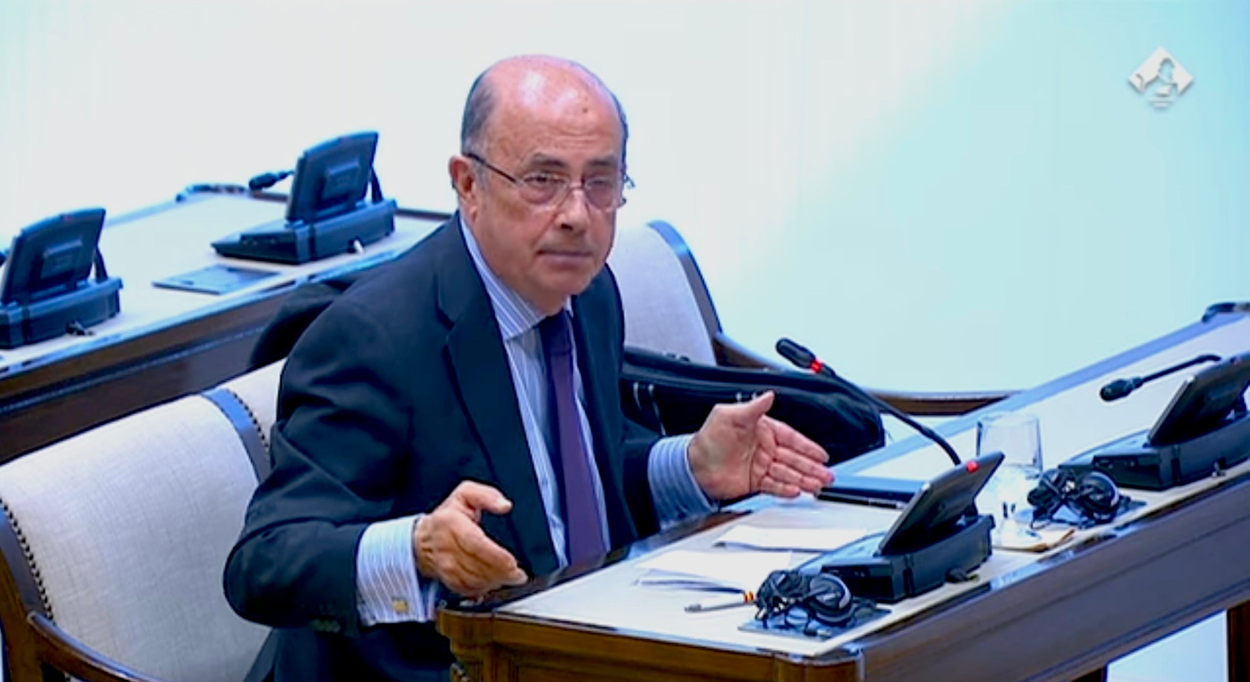 El diputado de Vox Gil Lázaro en la comisión del Congreso sobre la Operación Catalunya, durante su interpelación a Quico Sallés 