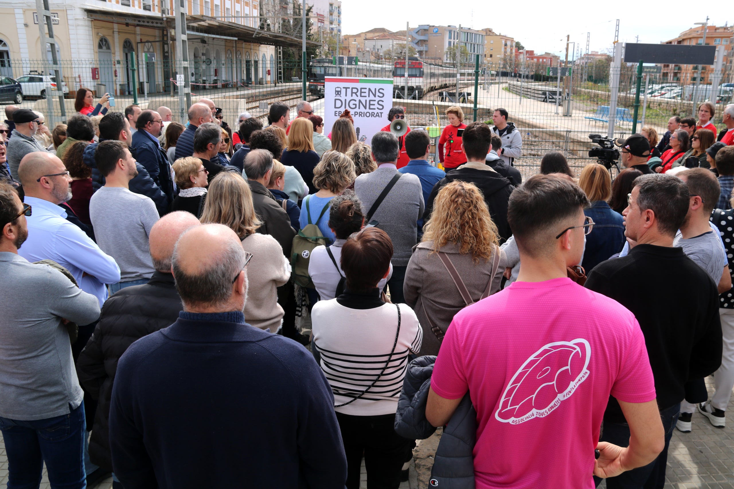 Concentració en protesta pel col·lapse del servei de Rodalies a Tortosa / Anna Ferràs (ACN)