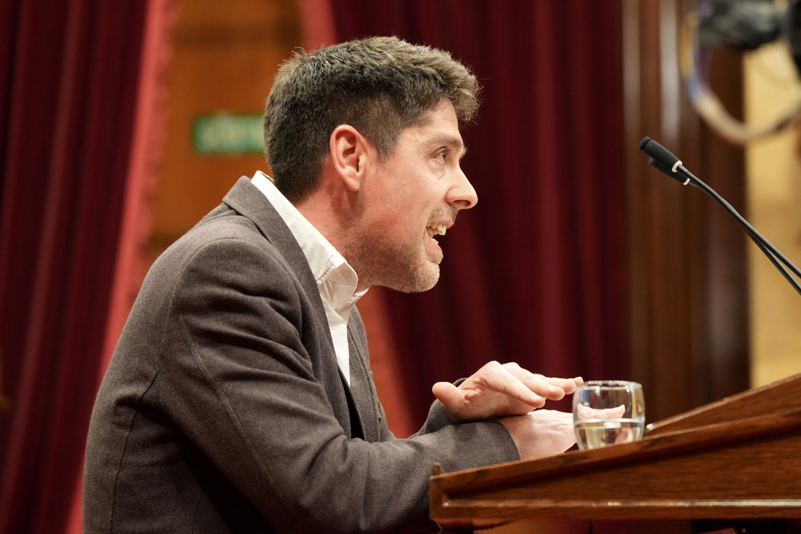 El portaveu dels Comuns al Parlament, David Cid, al debat monogràfic sobre Rodalies / Nico Tomás / ACN