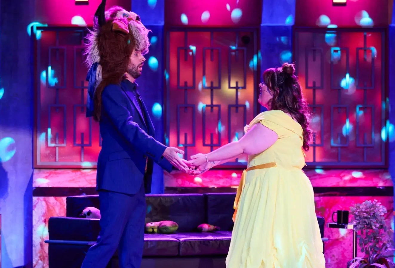 David Broncano i Lalachus es disfressen per recrear una escena d'una pel·lícula Disney | RTVE